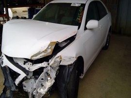 2010 TOYOTA CAMRY, WHITE, LE, 2.5L, AT. Z25986